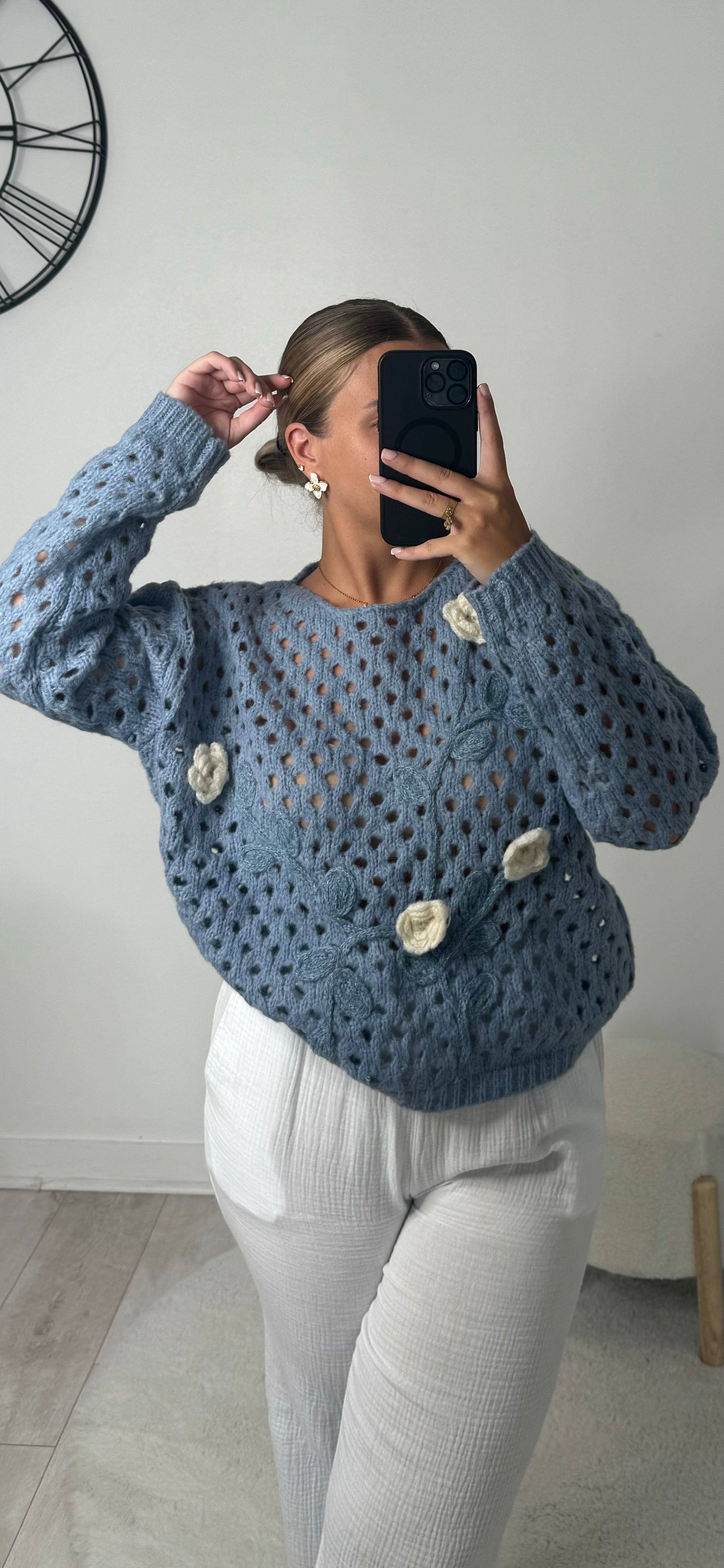 Pull crochet bleu